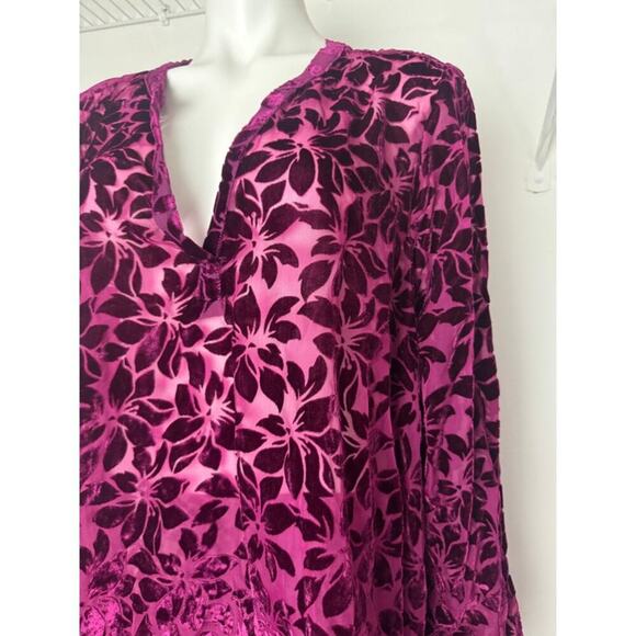 Torrid Floral Blouse, Magenta with Velvet Floral Pattern Size 3X NWT - Picture 11 of 13